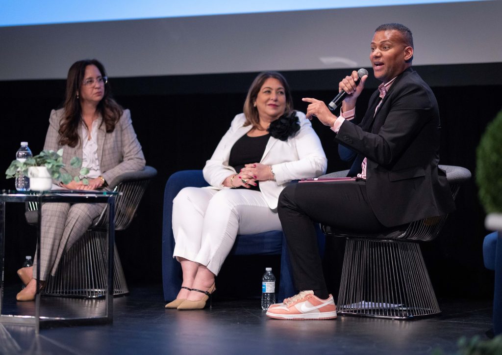 Anitza Cox, Suzanne Roig y Marcos Santana Andújar